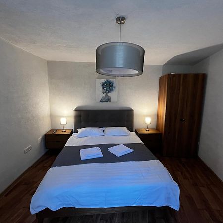 Aki Gray Apartment Braşov Dış mekan fotoğraf