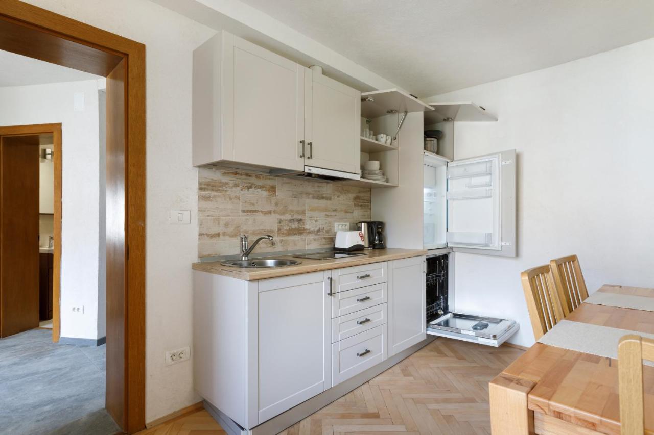 Aki Gray Apartment Braşov Dış mekan fotoğraf