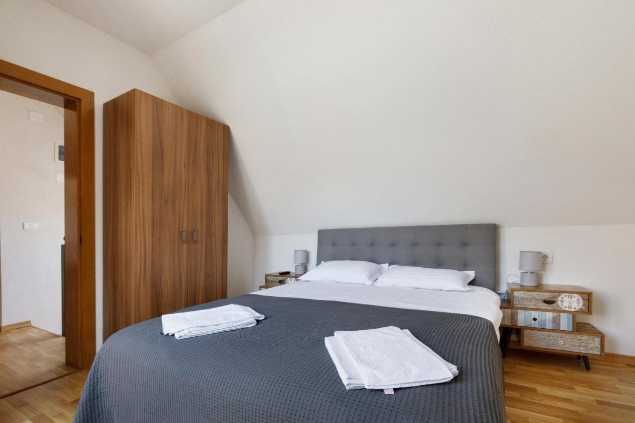 Aki Gray Apartment Braşov Dış mekan fotoğraf